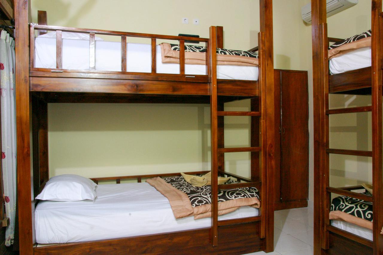 Medal Jaya Hostel & Room Нуса Лембонган Екстериор снимка