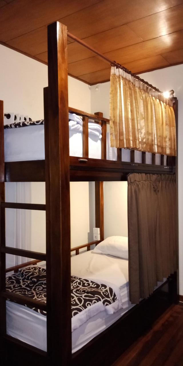 Medal Jaya Hostel & Room Нуса Лембонган Екстериор снимка